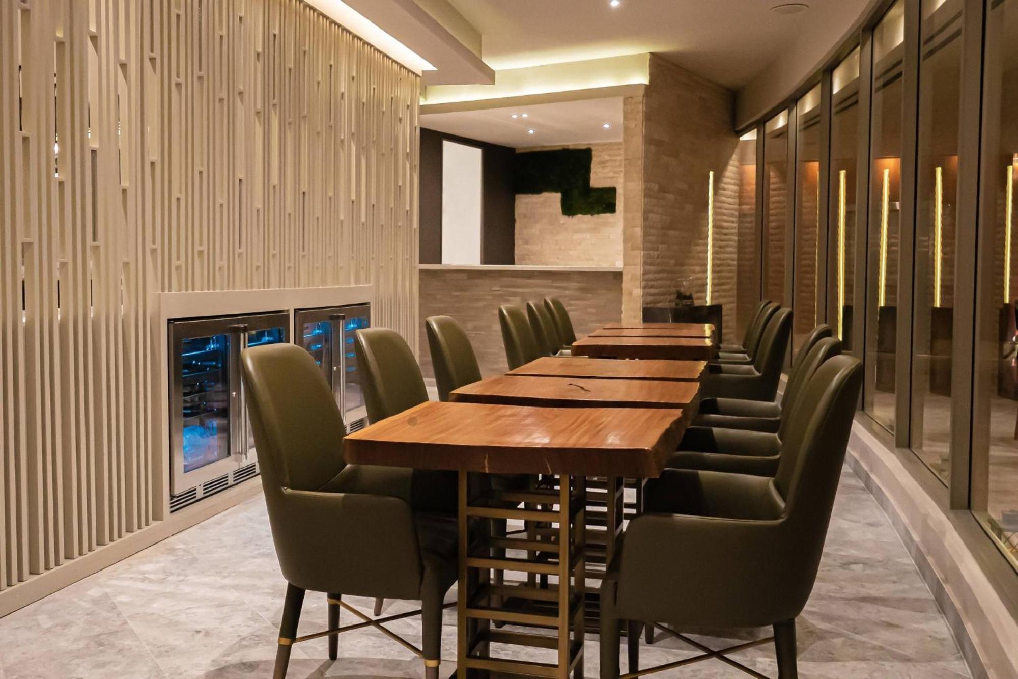 Jw Marriott Panama Hotel Exterior photo The Club lounge at Hong Kong International Airport